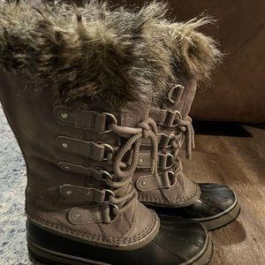 Sorel boots, dark grey